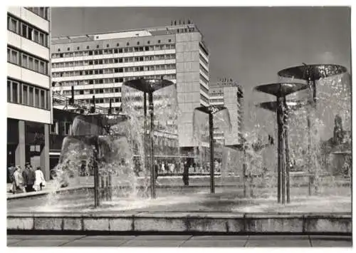 Fotografie Hoffmann, Oelsnitz / E., Ansicht Dresden, Brunnen an der Prager Strasse