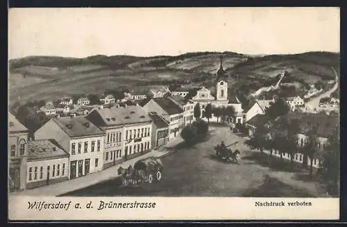 Künstler-AK Wilfersdorf a. d. Brünnerstrasse, Strassenpartie mit Rathaus