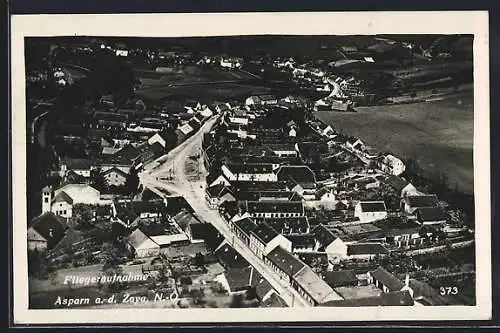 AK Asparn a. d. Zaya, Totalansicht mit Strasse vom Flugzeug aus