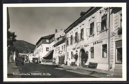AK Türnitz /N.-Ö, Strassenpartie mit Gasthof zum goldenen Ochsen