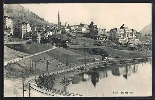 AK St. Moritz, Ortsansicht mit Uferstrasse vom Wasser aus