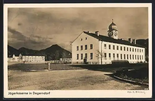 AK Degerndorf / Brannenburg, Ansicht der Jägerkaserne