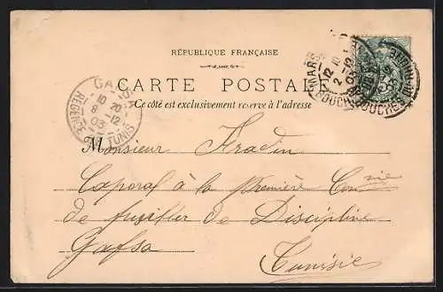 AK Un suspect, Mann bei der Verrichtung seines Geschäftes verbreitet Gestank