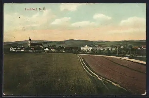 AK Loosdorf /N. Ö., Ortsansicht vom Feld aus