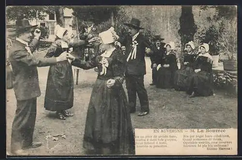 AK En Auvergne, La Bourrée, Volkstanz