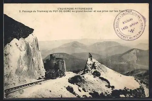 AK Le Puy-de-Dome, Passage du Tramway au grand Rocher et vue prise sur les Puys Nord