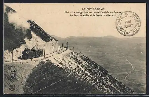 AK Le Puy-de-Dome, Le dernier tournant avant l`arrivée au Sommet, au fond la Vallée et la ROute de Clermont