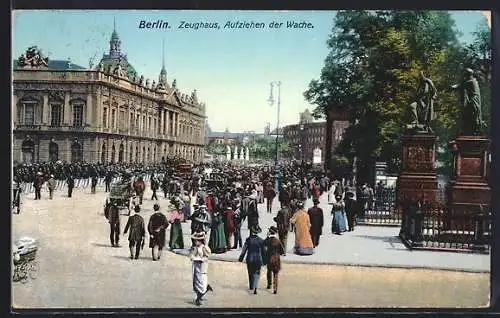 AK Berlin, Strassenpartie am Zeughaus