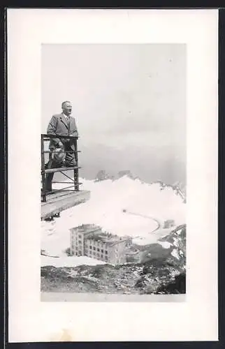 Foto-AK Aeschi, Mann auf einer Aussichtsplattform