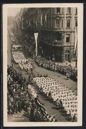 AK Prag, Pruvod dorostencu, z IX. Sletu vsesokolskeho 1932, Sokol