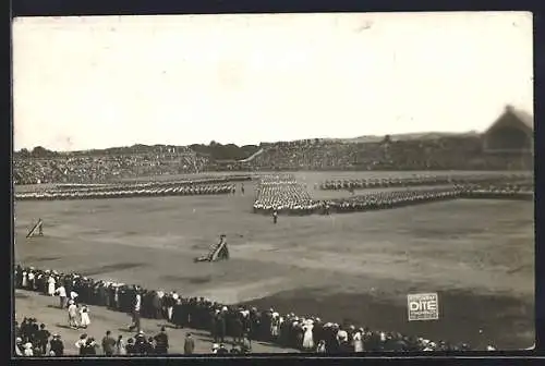 Foto-AK Massenformation auf dem Sportfeld, Sokol-Turnfest