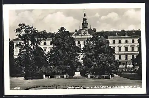 AK Hollabrunn /N. D., Erzbischöfliches Knabenseminar mit Denkmal