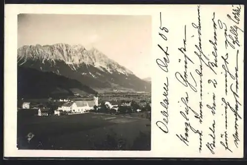 Foto-AK Oeblarn, Ortsansicht mit Bergpanorama