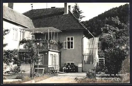 AK Senftenberg im Kremstale, Bestrahlungsinstitut im Sonnenschein