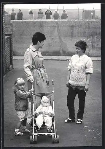 AK Durham, The Miners` Strike 1984, Two women with children, policemen in the background