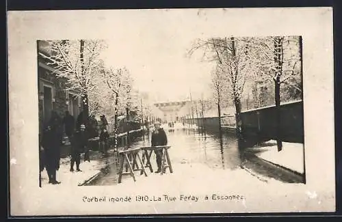 AK Corbeil, Inondations de 1910, Le Rue Feray á Essonnes