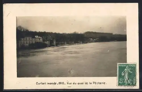 AK Corbeil, Inondations de 1910, Vue du quai de la Pêcherie