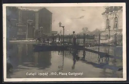 AK Corbeil, Les Inondations de 1910, Place Galignani