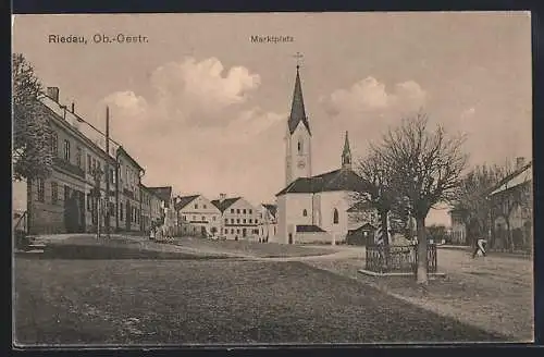 AK Riedau, Marktplatz mit Kirche