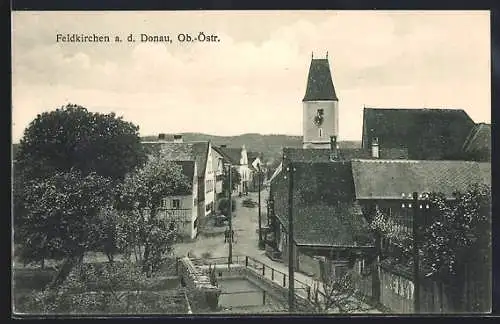 AK Feldkirchen a. d. Donau, Strassenpartie mit Blick zum Kirchturm