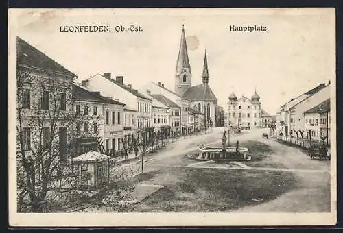 AK Leonfelden, Hauptplatz mit Brunnen und Apotheke