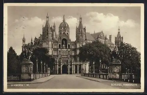 AK Schwerin / Mecklenburg, Schloss, Vorderseite