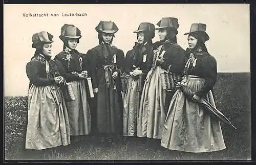 AK Gruppenfoto von Frauen in Lauterbacher Tracht