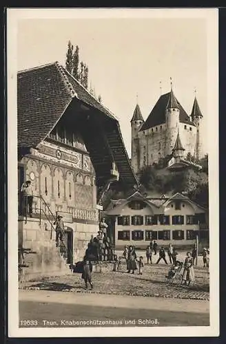 AK Thun, Knabenschützenhaus und Schloss mit Passanten