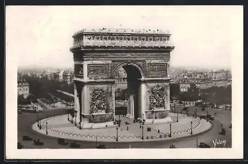 AK Paris, La Place de L`Étoile avec L`Arc de Triomphe, Sternplatz mit Triumphbogen