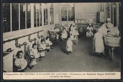 AK Paris, Pouponniére des Grands Magasins du Louvre, Fondation de Madame Roger Douine, la Salle de Bains