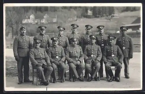 Foto-AK Gruppenbild von Polizisten in Uniform