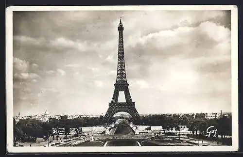 AK Paris, La Tour Eiffel et les Jardins du Palais de Chaillot, Eiffelturm