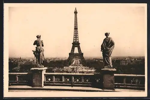 AK Paris, La Tour Eiffel vue des Terrasses du Trocadéro, Eiffelturm