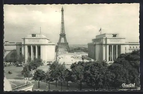 AK Paris, La Palais de Chaillot et la Tour Eiffel, Eiffelturm