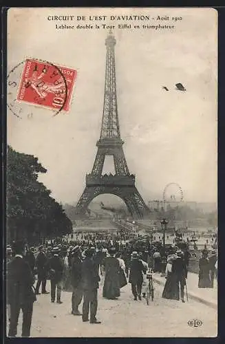 AK Paris, Circuit de l`Est d`Aviation 1910, Leblanc double la Tour Eiffel en triomphateur, Eiffelturm