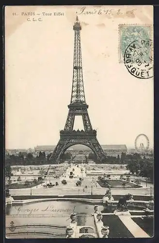 AK Paris, La Tour Eiffel, Eiffelturm mit Kutschen und Wasser