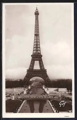 AK Paris VII, La Tour Eiffel, schöner Blick auf den Eiffelturm