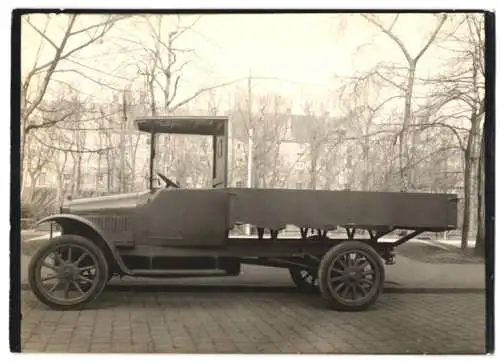 Fotografie Lastwagen Dixi 18 /26 PS 2T, LKW-Pritsche Weinberger-Aufbau Werk-Nr. 686, Laster in der Zeppelinstr. München