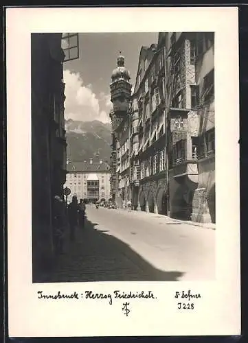 Foto-AK Adalbert Defner: Innsbruck, Herzog Friedrichstr.