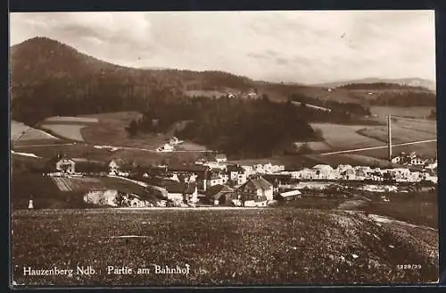 AK Hauzenberg /Ndb., Teilansicht mit Bahnhof