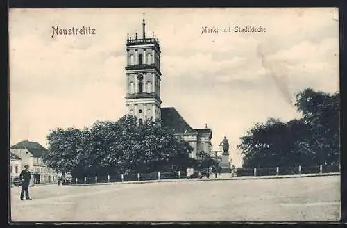 AK Neustrelitz, Markt mit Stadtkirche