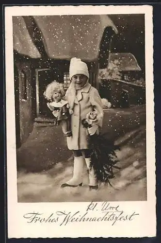 AK Mädchen mit Puppe und Tannenzweig im Schnee