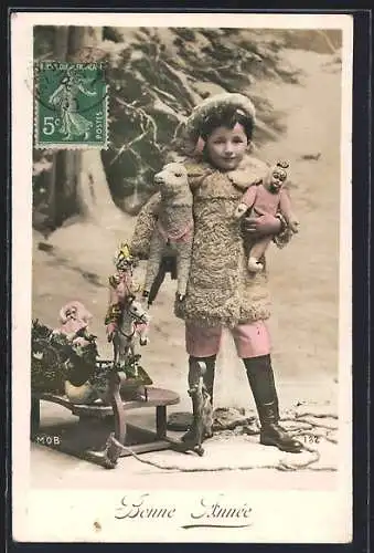 AK Mädchen mit Puppe und Plüschtier im Schnee
