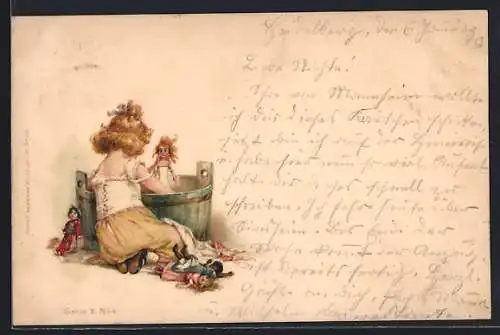 AK Mädchen badet eine Puppe