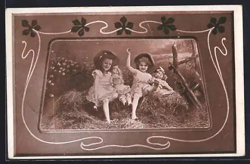 AK Kinder spielen mit Puppen im Stroh