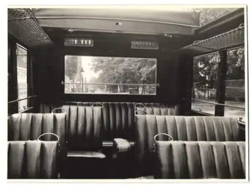 2 Fotografien Bus Mercedes Benz, Omnibus der Reichspost mit Weinberger-Aufbau in der Zeppelinstrasse 71 München