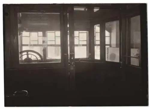 3 Fotografien Bus MAN, Omnibus mit Weinberger Aufbau für die Reichspost, Bus vor Fabrik Zeppelinstrasse 71 in München