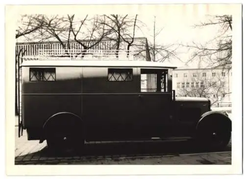 3 Fotografien Lastwagen Kastenwagen, LKW mit Weinberger Aufbau für die Reichspost, Zeppelinstrasse 71 in München