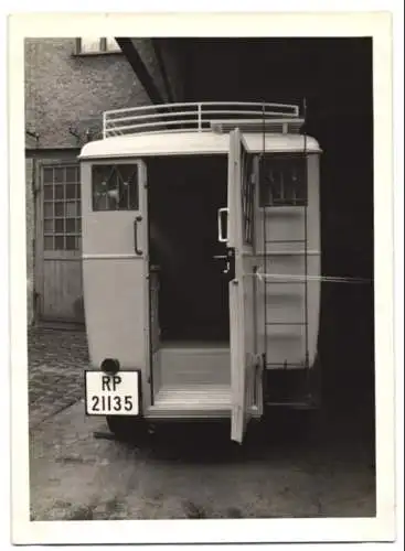 3 Fotografien Lastwagen Kastenwagen, LKW mit Weinberger Aufbau für die Reichspost, Zeppelinstrasse 71 in München