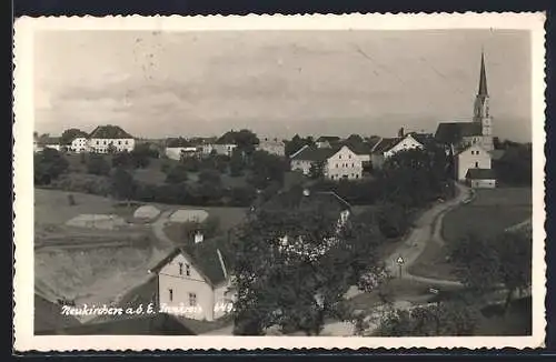 AK Neukirchen a. d. E., Teilansicht mit Kirche und Strassenpartie